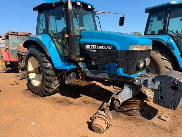New Holland 8670
