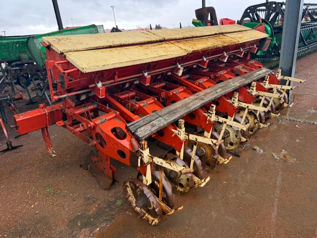 Vetsak 7 Row Fine Seed Planter with Kunsmis