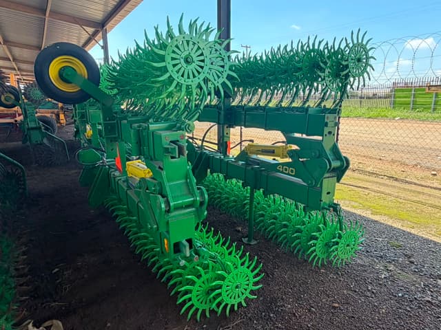 John Deere 40ft Roltandeg with New Wheels